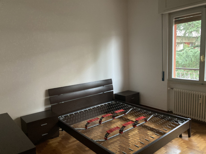 Vicenza, zona ponte Pusterla, appartamento al piano bicamere al piano 3° composto da: cucina sepa...