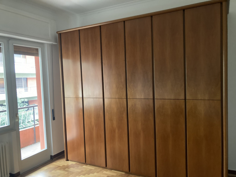 Vicenza, zona ponte Pusterla, appartamento al piano bicamere al piano 3° composto da: cucina sepa...