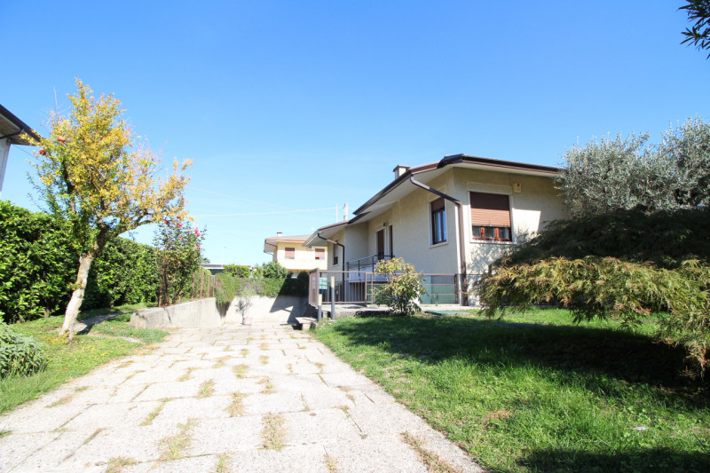 THIENE – bifamiliare su lotto di 600 mq. € 278.000,00

21.03.2026 OPEN HOUSE DAY dalle 10.30 alle...