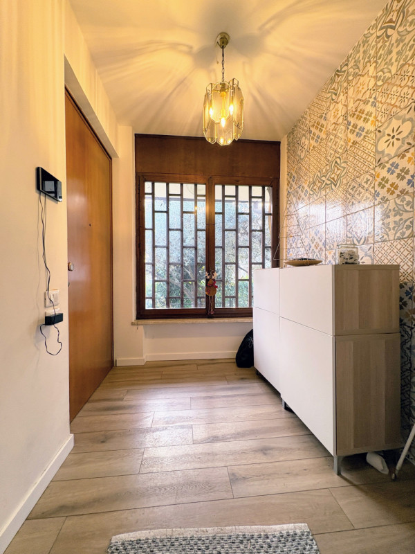 THIENE – bifamiliare su lotto di 600 mq. € 278.000,00

Via San Giorgio 5

Trattativa Unica immobi...