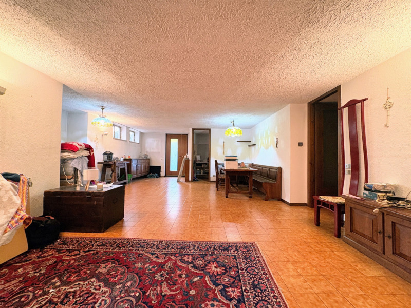 THIENE – bifamiliare su lotto di 600 mq. € 278.000,00

Via San Giorgio 5

Trattativa Unica immobi...