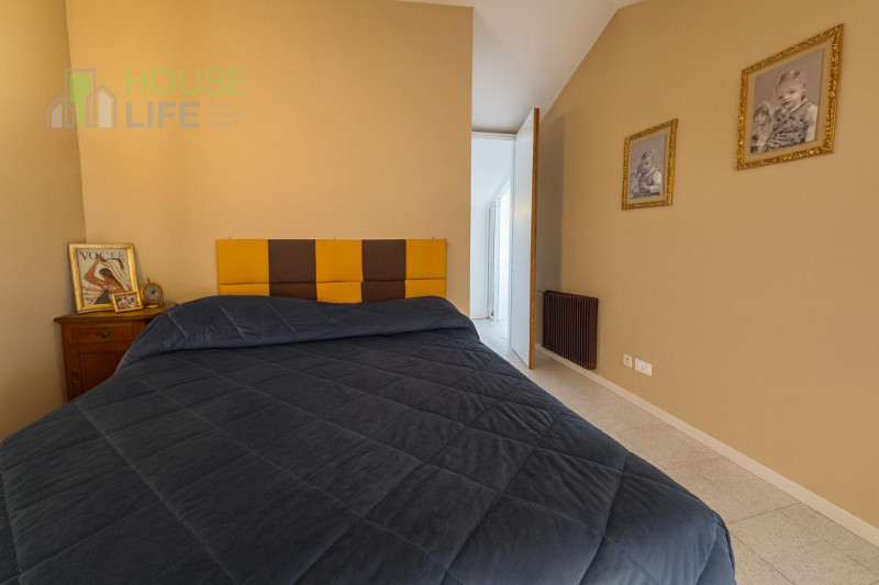 TORREBELVICINO: APPARTAMENTO TRILOCALE MANSARDATO posto al secondo piano composto da zona giorno ...