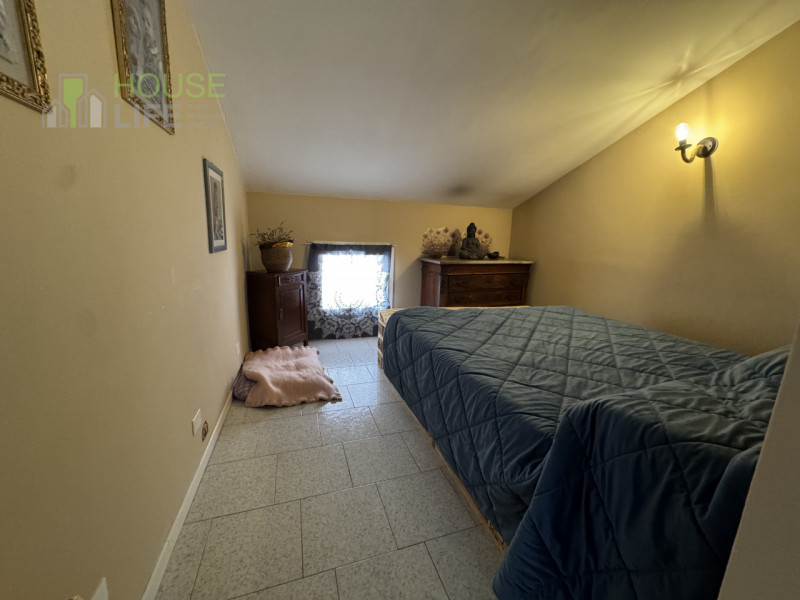 TORREBELVICINO: APPARTAMENTO TRILOCALE MANSARDATO posto al secondo piano composto da zona giorno ...