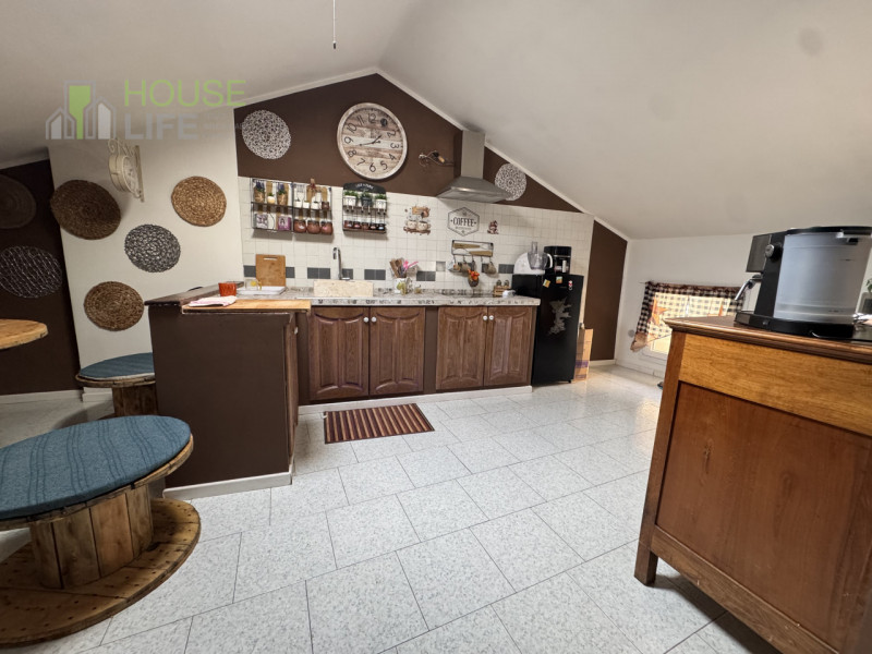 TORREBELVICINO: APPARTAMENTO TRILOCALE MANSARDATO posto al secondo piano composto da zona giorno ...