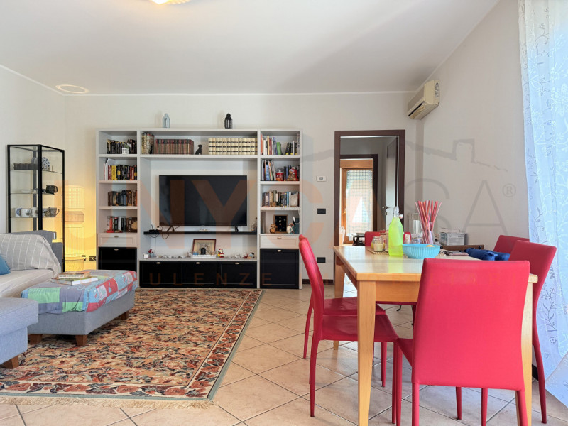 RUBANO: proponiamo appartamento situato al secondo piano di una palazzina dotata di ascensore, ne...