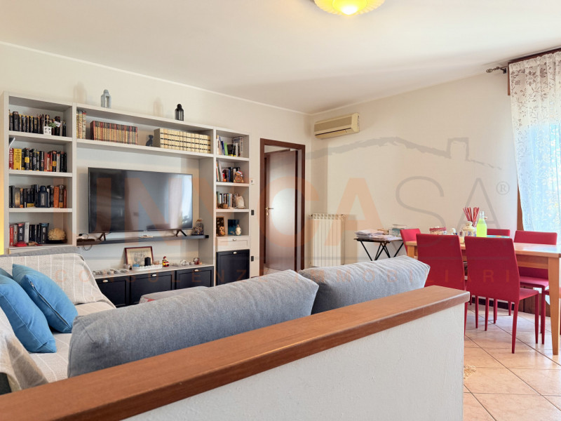 RUBANO: proponiamo appartamento situato al secondo piano di una palazzina dotata di ascensore, ne...