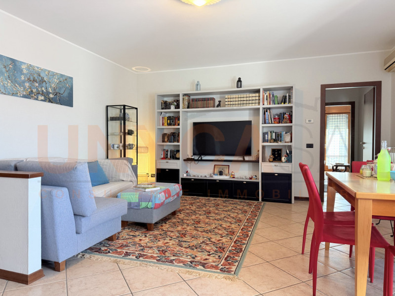 RUBANO: proponiamo appartamento situato al secondo piano di una palazzina dotata di ascensore, ne...