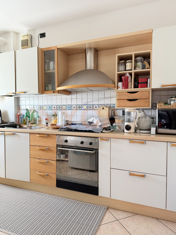 RUBANO: proponiamo appartamento situato al secondo piano di una palazzina dotata di ascensore, ne...