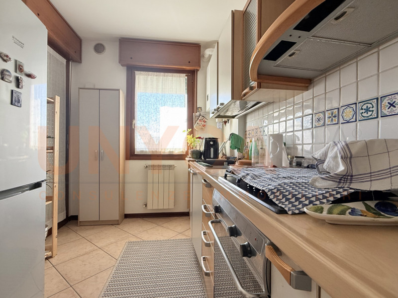 RUBANO: proponiamo appartamento situato al secondo piano di una palazzina dotata di ascensore, ne...