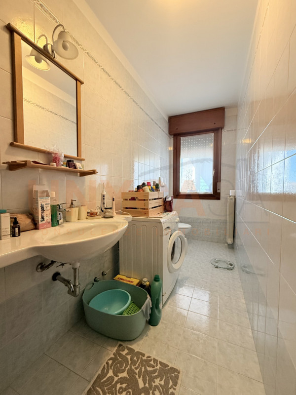 RUBANO: proponiamo appartamento situato al secondo piano di una palazzina dotata di ascensore, ne...