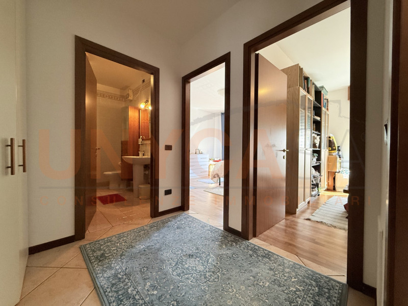 RUBANO: proponiamo appartamento situato al secondo piano di una palazzina dotata di ascensore, ne...