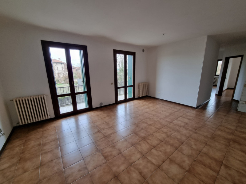 Albettone (VI), Frazione di Lovolo, proponiamo in Vendita Spazioso Appartamento al piano rialzato...