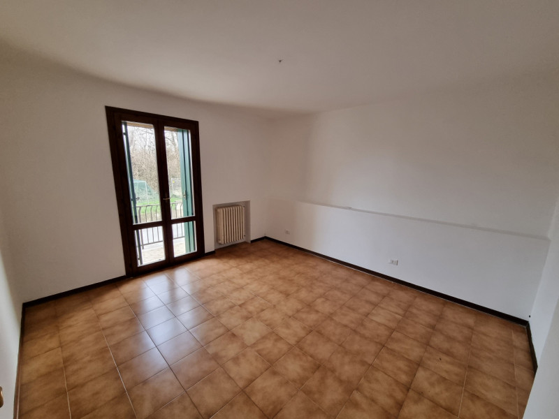 Albettone (VI), Frazione di Lovolo, proponiamo in Vendita Spazioso Appartamento al piano rialzato...