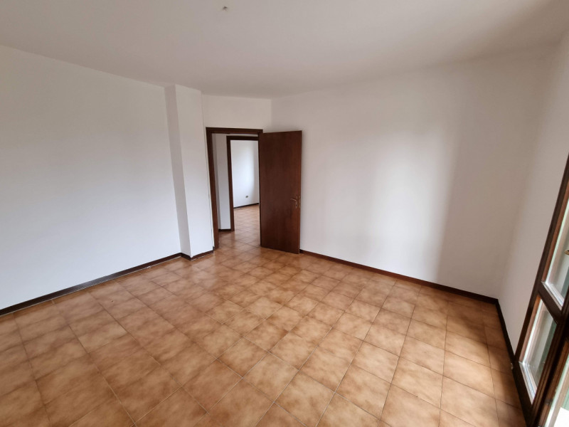 Albettone (VI), Frazione di Lovolo, proponiamo in Vendita Spazioso Appartamento al piano rialzato...