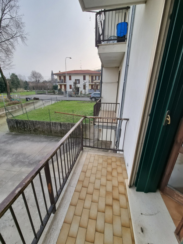 Albettone (VI), Frazione di Lovolo, proponiamo in Vendita Spazioso Appartamento al piano rialzato...