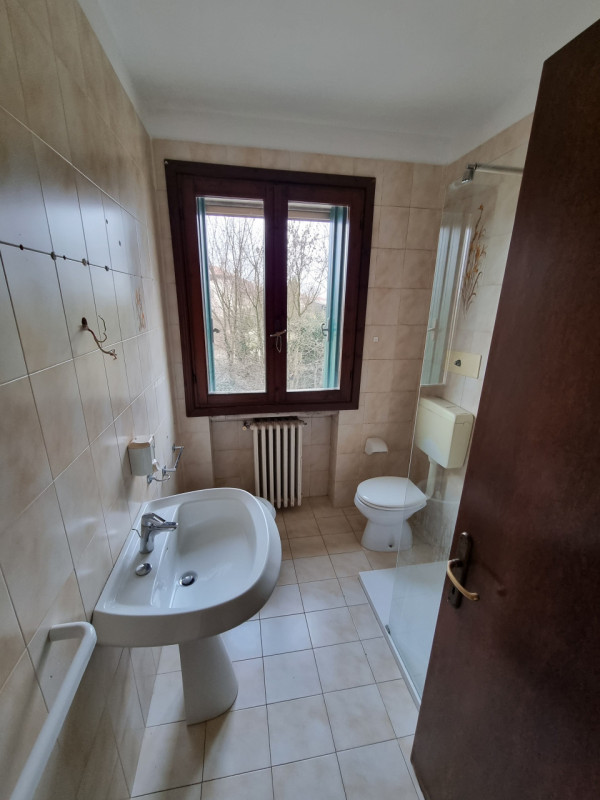 Albettone (VI), Frazione di Lovolo, proponiamo in Vendita Spazioso Appartamento al piano rialzato...