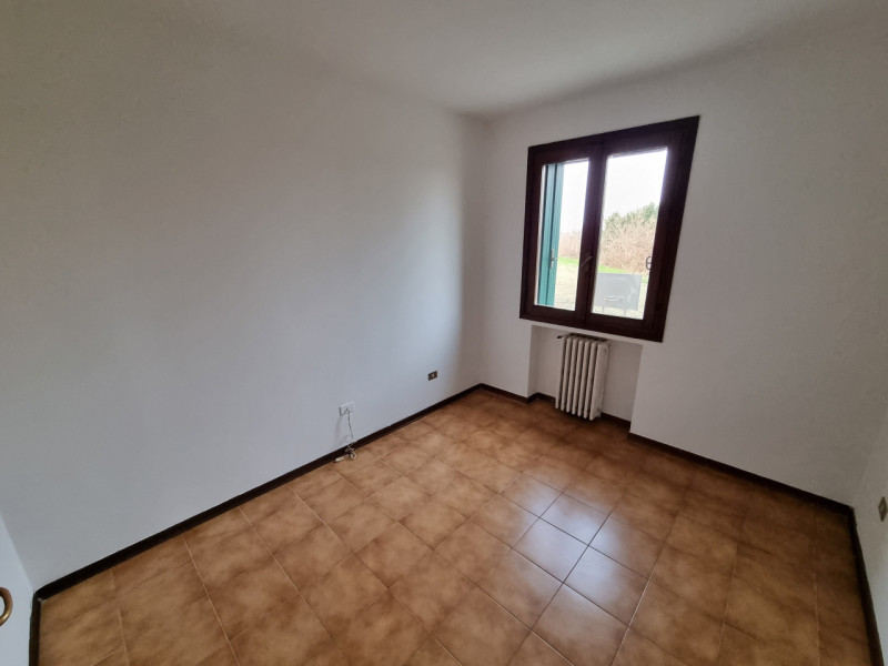 Albettone (VI), Frazione di Lovolo, proponiamo in Vendita Spazioso Appartamento al piano rialzato...