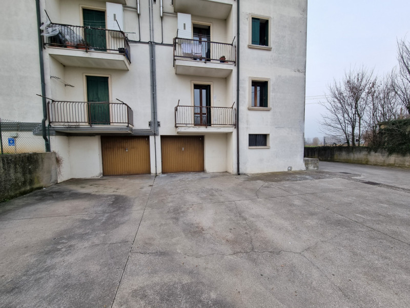 Albettone (VI), Frazione di Lovolo, proponiamo in Vendita Spazioso Appartamento al piano rialzato...