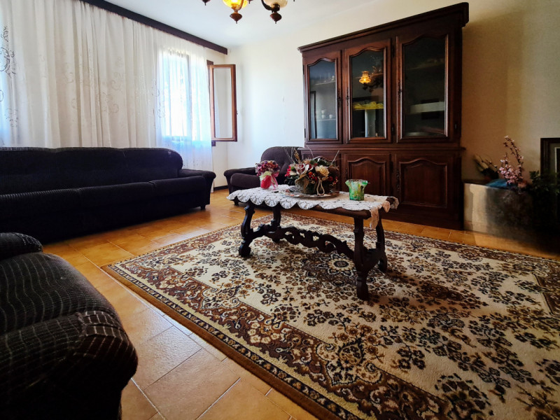 Proponiamo in vendita a Vò, nella tranquilla zona di Cortelà, un'imperdibile abitazione rustica d...