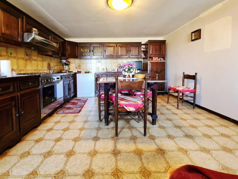 Proponiamo in vendita a Vò, nella tranquilla zona di Cortelà, un'imperdibile abitazione rustica d...