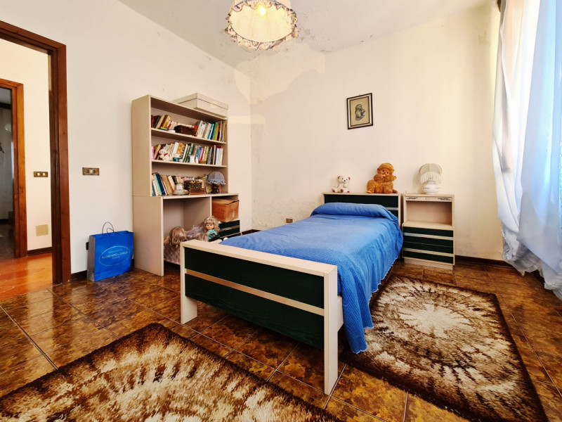 Proponiamo in vendita a Vò, nella tranquilla zona di Cortelà, un'imperdibile abitazione rustica d...