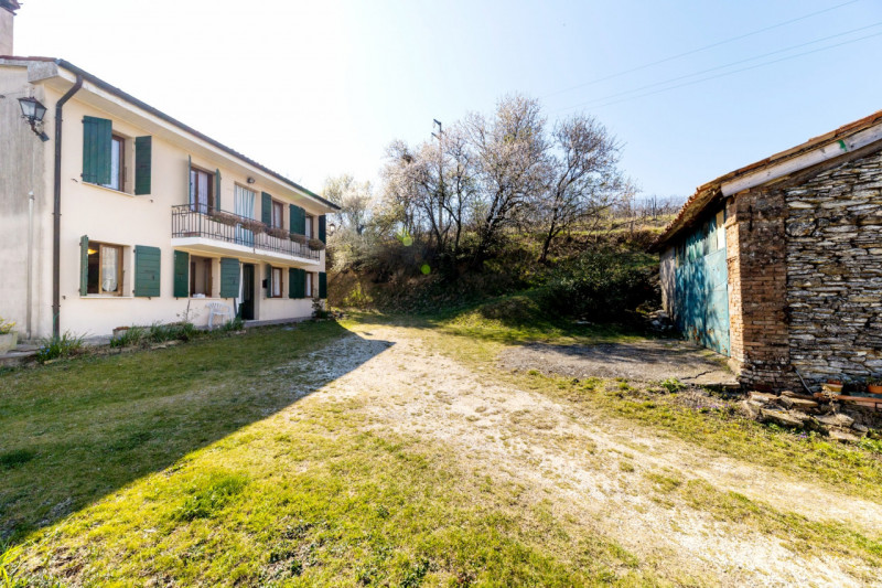 Proponiamo in vendita a Vò, nella tranquilla zona di Cortelà, un'imperdibile abitazione rustica d...
