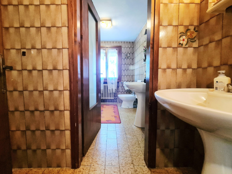 Proponiamo in vendita a Vò, nella tranquilla zona di Cortelà, un'imperdibile abitazione rustica d...