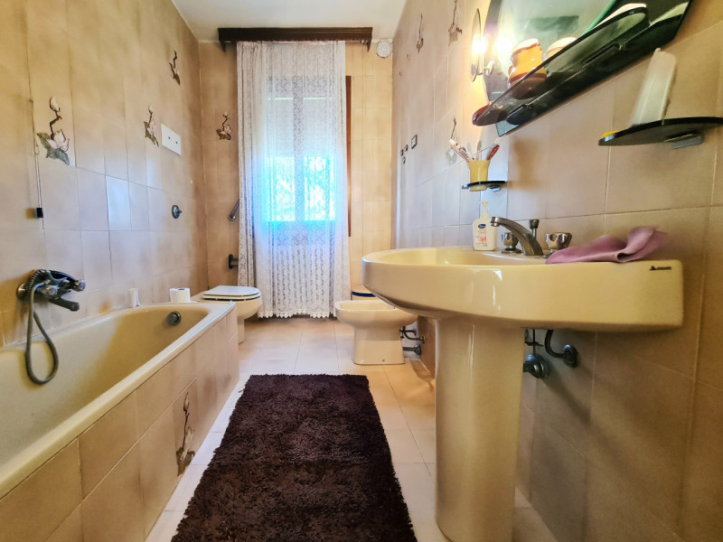 Proponiamo in vendita a Vò, nella tranquilla zona di Cortelà, un'imperdibile abitazione rustica d...