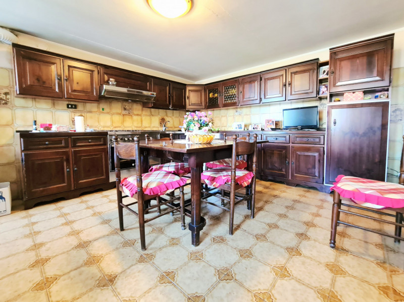 Proponiamo in vendita a Vò, nella tranquilla zona di Cortelà, un'imperdibile abitazione rustica d...