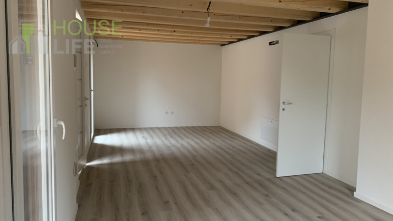 SCHIO-CENTRO: In contesto di sole tre unità di nuova ristrutturazione integrale, luminoso e spazi...