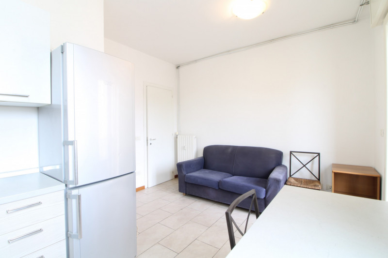 In zona centrale al paese, si propone appartamento di generose dimensioni, perfetto per famiglie ...