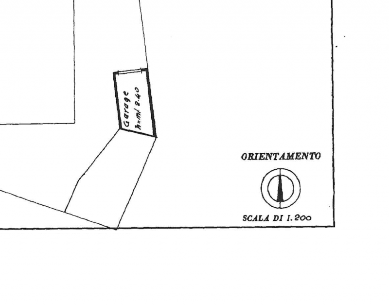 In zona centrale al paese, si propone appartamento di generose dimensioni, perfetto per famiglie ...