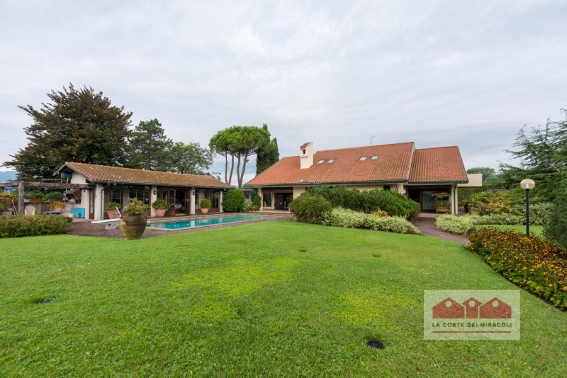 ARZIGNANO: ELEGANTE VILLA SINGOLA DI LUSSO, AMPIA METRATURA CON PARCO PRIVATO RECINTATO, PISCINA ...