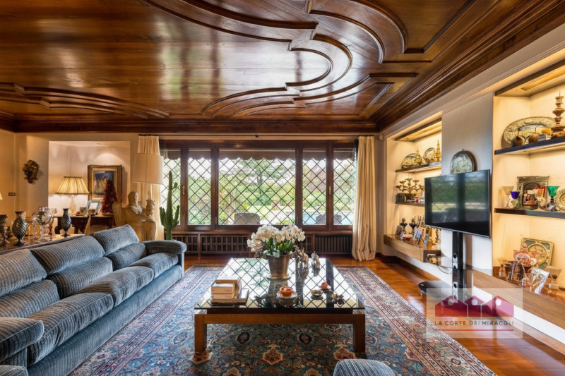 ARZIGNANO: ELEGANTE VILLA SINGOLA DI LUSSO, AMPIA METRATURA CON PARCO PRIVATO RECINTATO, PISCINA ...