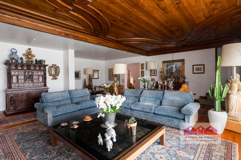 ARZIGNANO: ELEGANTE VILLA SINGOLA DI LUSSO, AMPIA METRATURA CON PARCO PRIVATO RECINTATO, PISCINA ...
