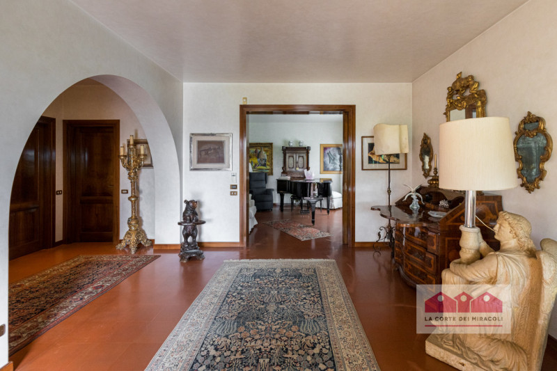 ARZIGNANO: ELEGANTE VILLA SINGOLA DI LUSSO, AMPIA METRATURA CON PARCO PRIVATO RECINTATO, PISCINA ...