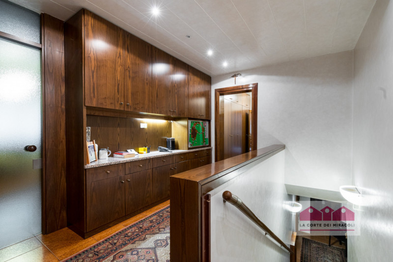 ARZIGNANO: ELEGANTE VILLA SINGOLA DI LUSSO, AMPIA METRATURA CON PARCO PRIVATO RECINTATO, PISCINA ...
