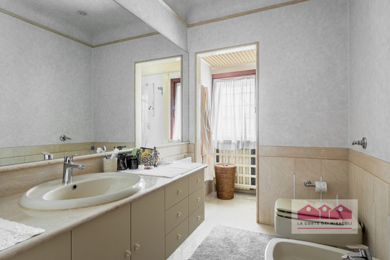 ARZIGNANO: ELEGANTE VILLA SINGOLA DI LUSSO, AMPIA METRATURA CON PARCO PRIVATO RECINTATO, PISCINA ...