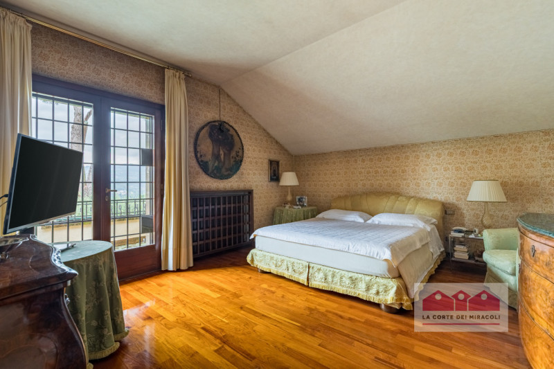 ARZIGNANO: ELEGANTE VILLA SINGOLA DI LUSSO, AMPIA METRATURA CON PARCO PRIVATO RECINTATO, PISCINA ...