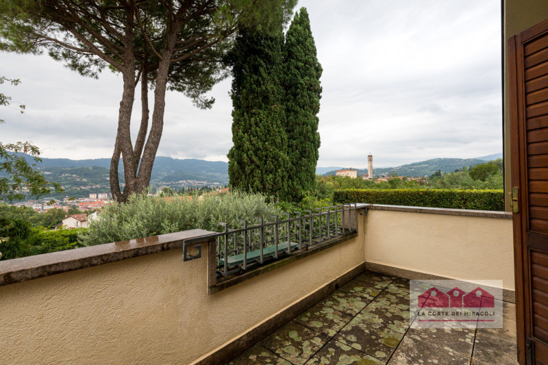 ARZIGNANO: ELEGANTE VILLA SINGOLA DI LUSSO, AMPIA METRATURA CON PARCO PRIVATO RECINTATO, PISCINA ...