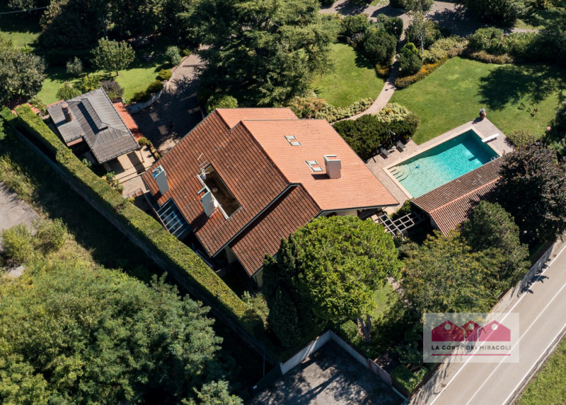 ARZIGNANO: ELEGANTE VILLA SINGOLA DI LUSSO, AMPIA METRATURA CON PARCO PRIVATO RECINTATO, PISCINA ...
