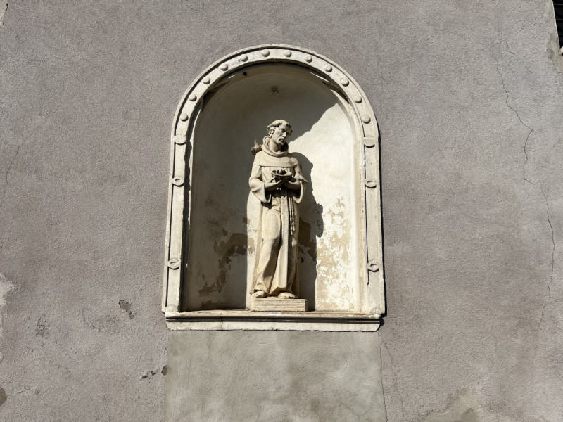 Nel cuore della località San Gottardo, proponiamo un'interessante soluzione immobiliare ideale pe...