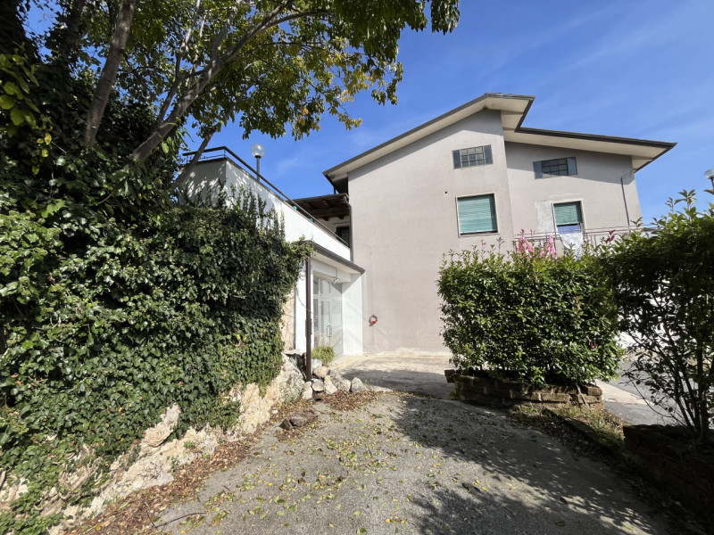 Nel cuore della località San Gottardo, proponiamo un'interessante soluzione immobiliare ideale pe...