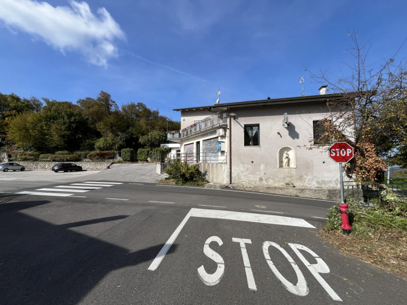 Nel cuore della località San Gottardo, proponiamo un'interessante soluzione immobiliare ideale pe...