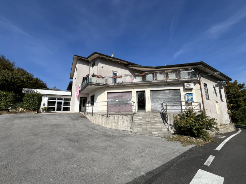 Nel cuore della località San Gottardo, proponiamo un'interessante soluzione immobiliare ideale pe...