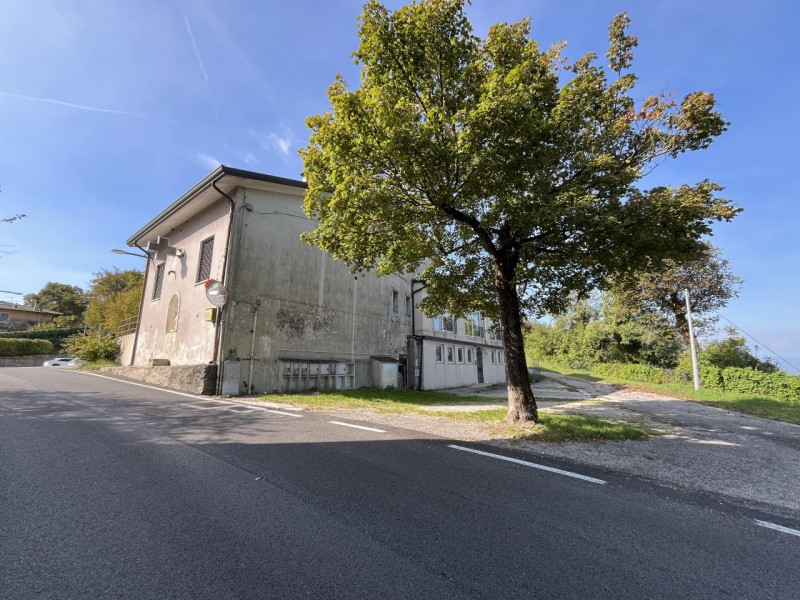 Nel cuore della località San Gottardo, proponiamo un'interessante soluzione immobiliare ideale pe...
