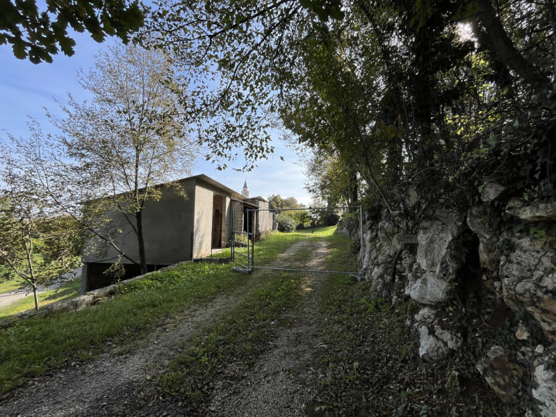 Nel cuore della località San Gottardo, proponiamo un'interessante soluzione immobiliare ideale pe...