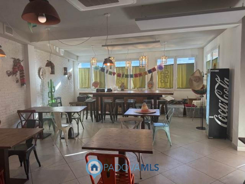 Immobile in esclusiva al Gruppo Padova MLS
Proponiamo in vendita storica attività di ristorazione...