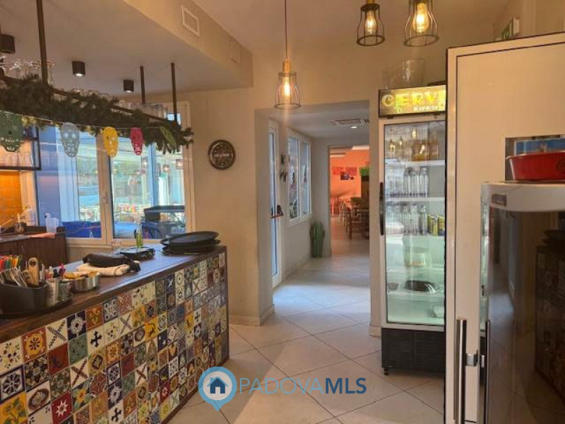 Immobile in esclusiva al Gruppo Padova MLS
Proponiamo in vendita storica attività di ristorazione...