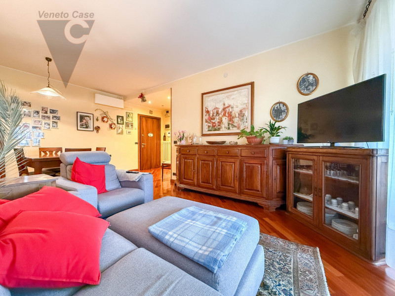 STANGA - NUDA PROPRIETA'
In un contesto residenziale signorile e tranquillo, circondato da un cur...